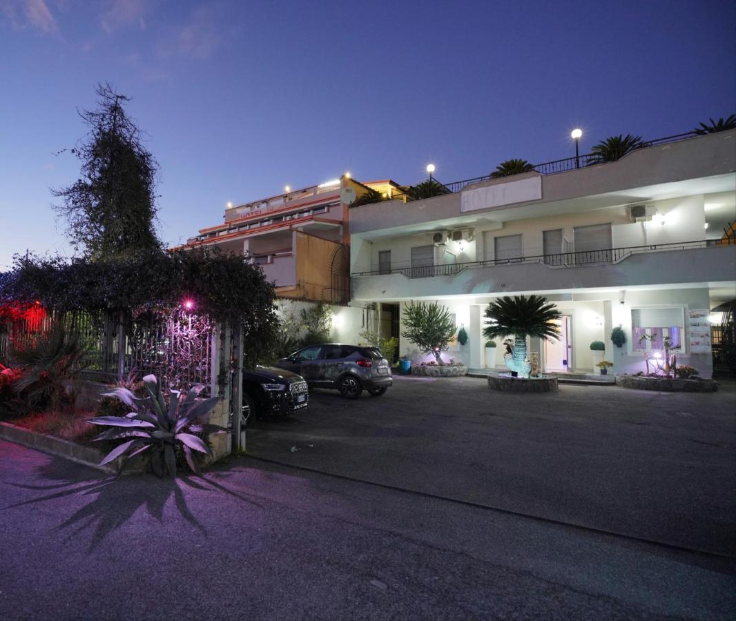 Hotel Stefany لاغو باتريا المظهر الخارجي الصورة